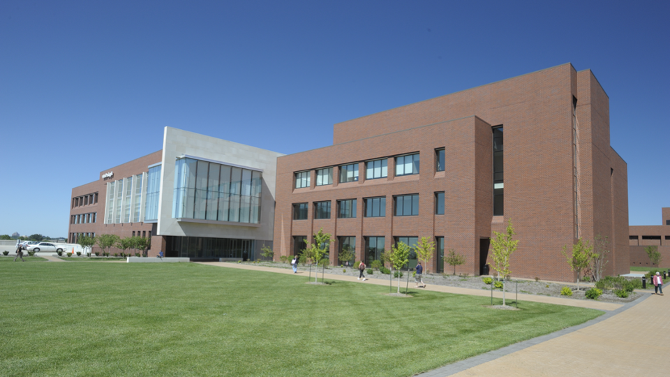 The Regnier Center Parking Garage on the east side of the 赌钱app可以微信提现 campus.